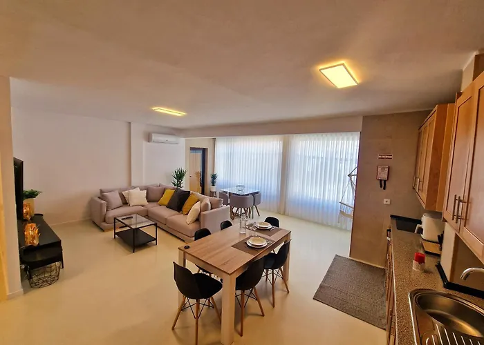 Firstfloorby22 דירה *